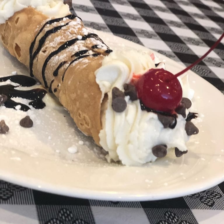 Delicious Cannoli: A Sweet Italian Treat