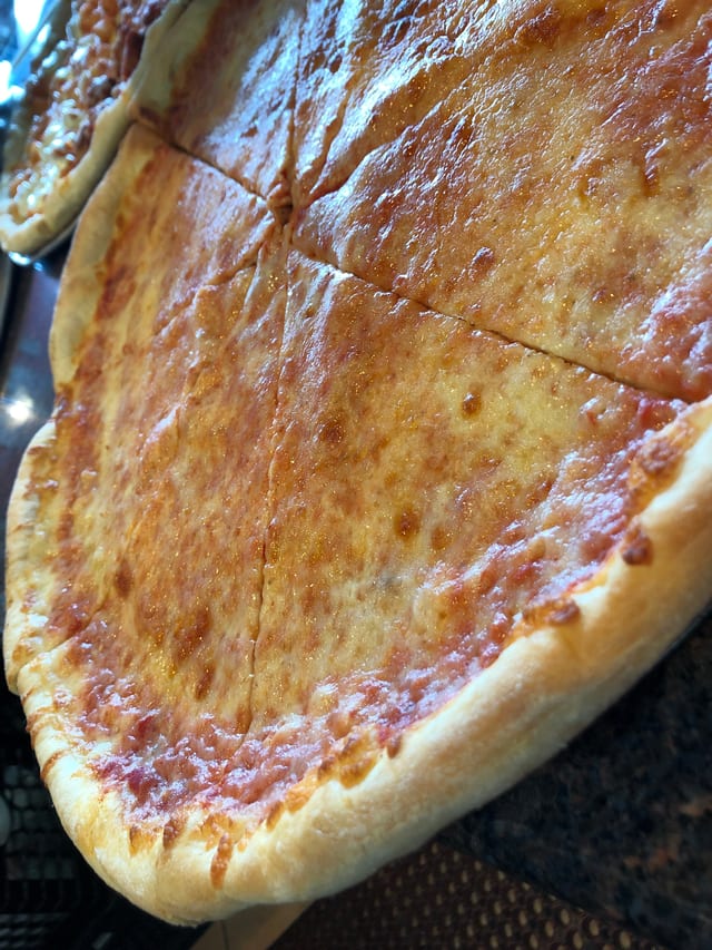 Regular Cheese Pizza (18").